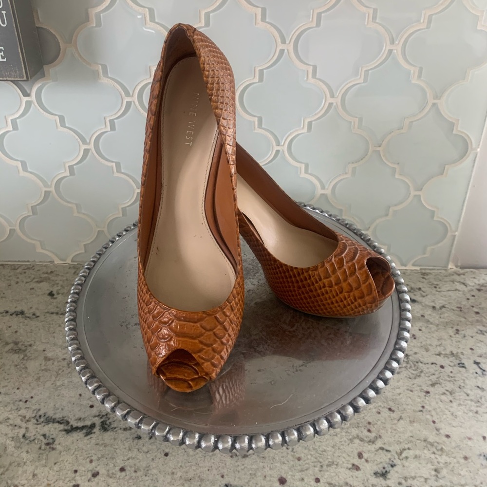 8.5 Nine West platform heels Like new